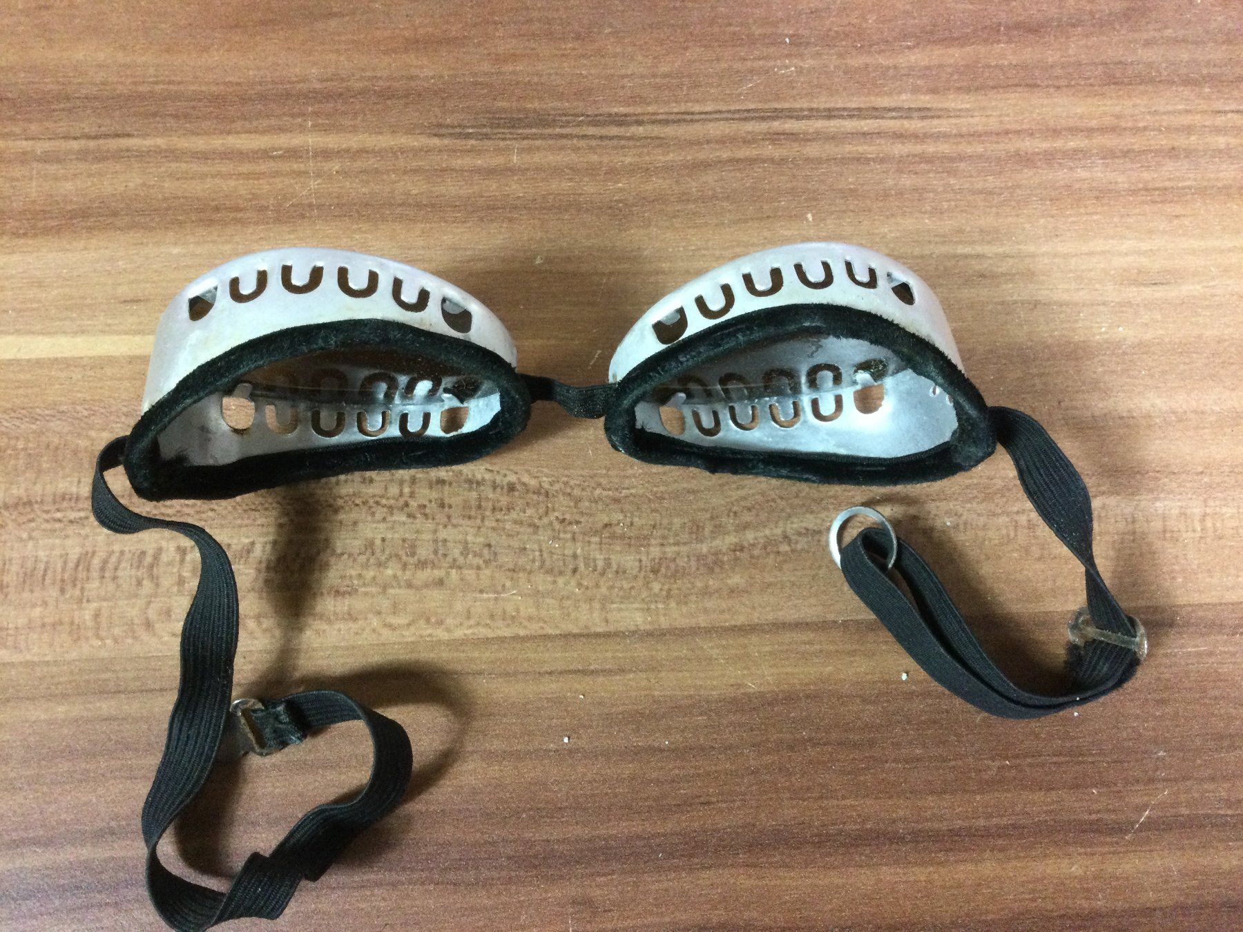 Attrezzi da lavoro: Antike Gletscher oder Skitouren Brille mit Gummiband – Difettoso da Wangen SZ venduto da kuriosum12 4