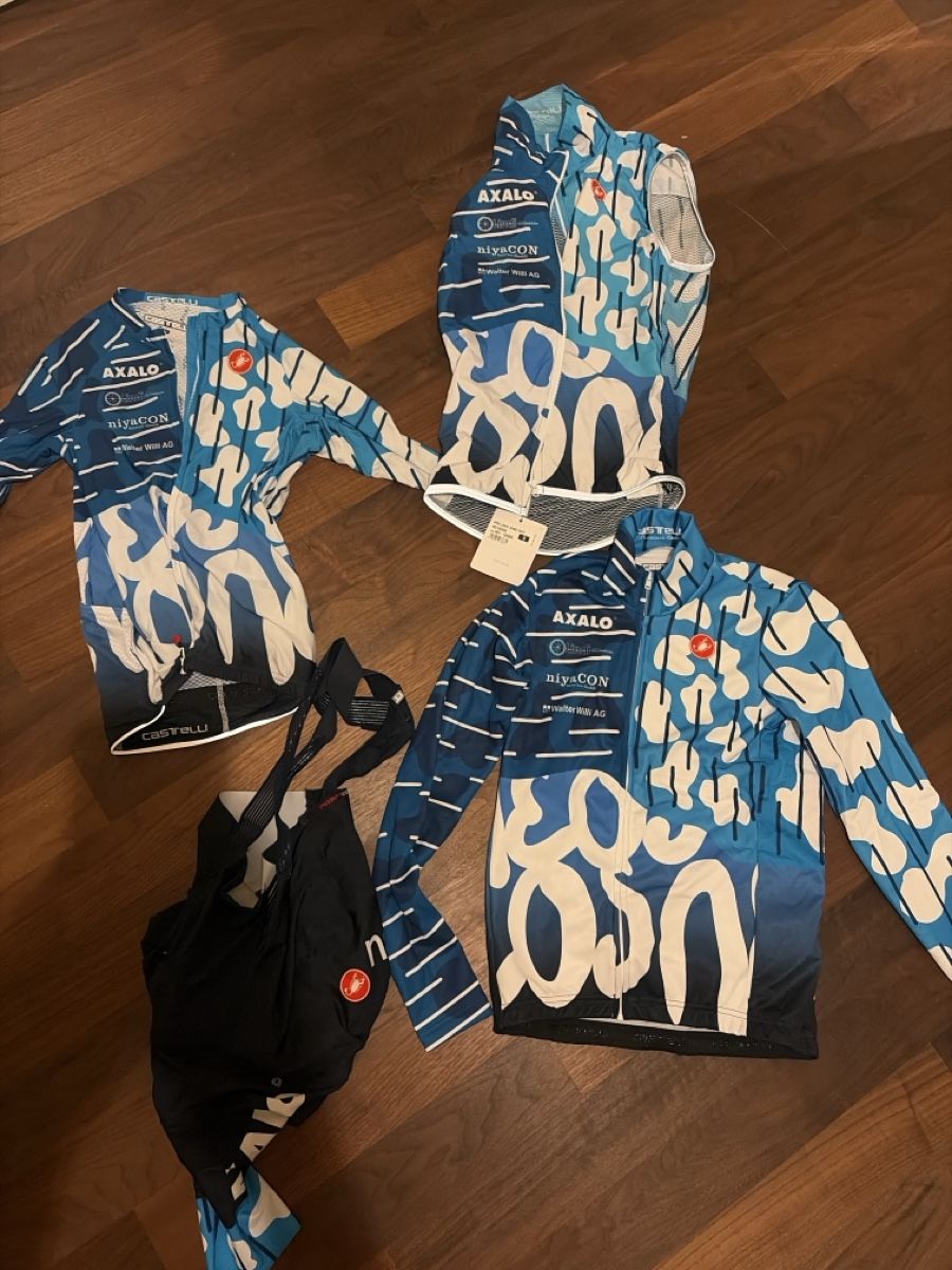 Castelli Lotti di vestiti: Komplettes Castelli Rennvelo Outfit – Nuovo e nell'imballaggio originale da Buonas venduto da lililou2