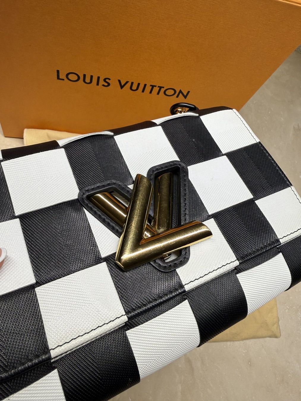 Louis Vuitton Borse da donna: Louis Vuitton Twist MM Epi Checkered – Nuovo (secondo la descrizione) da Oberburg venduto da Cheysirius 7