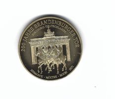 Münze 200 Jahre Brandenburger Tor vergoldet