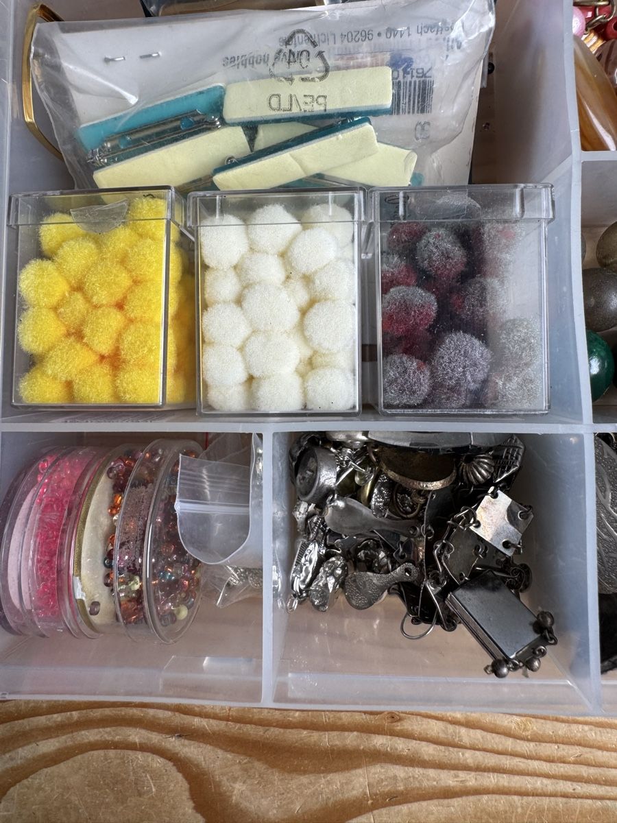 Kit bricolage: Bastelbox mit verschiedenen Perlen etc. – Usato da Solothurn venduto da sim_l6lb 3