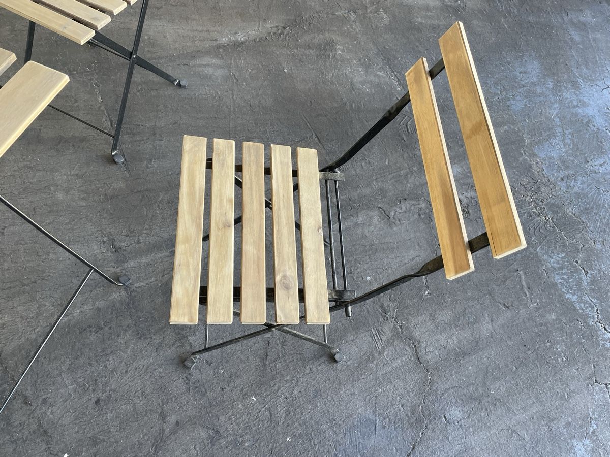Set di tavolo e panche: Tischset mit Tisch u. drei Stühlen – Usato da Eiken venduto da garanoiri 3