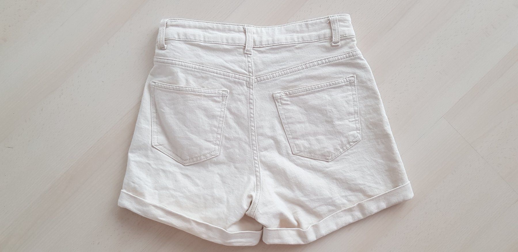 Jeans: Jeans Short beige Gr. 36 – Usato da Walterswil SO venduto da peiper2 1