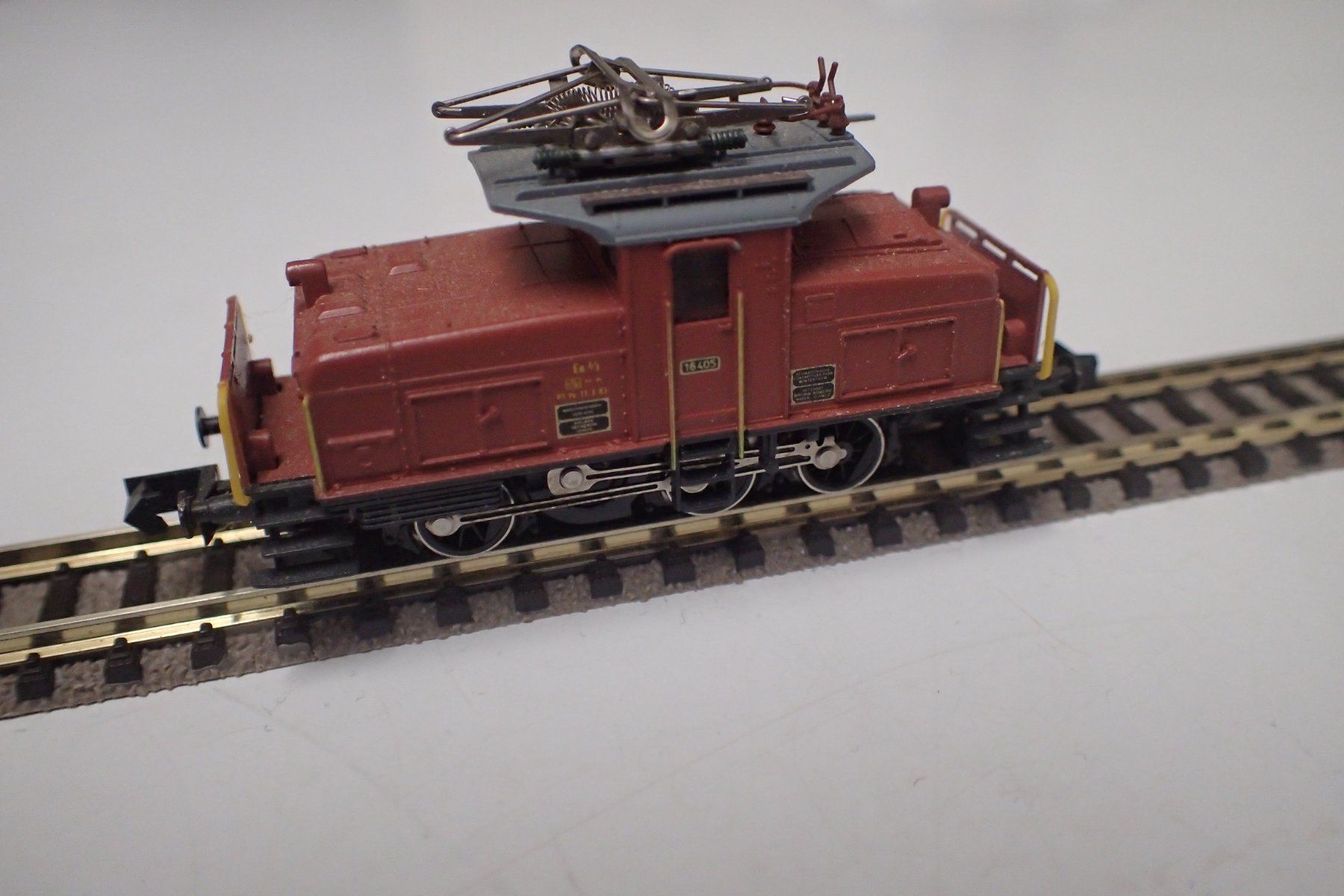 Arnold Modellini di ferrovie: N Arnold - Braune SBB Rangier E-Lok Type Ee 3/3 Nr 16405 – Usato da Lausanne venduto da Biquette6