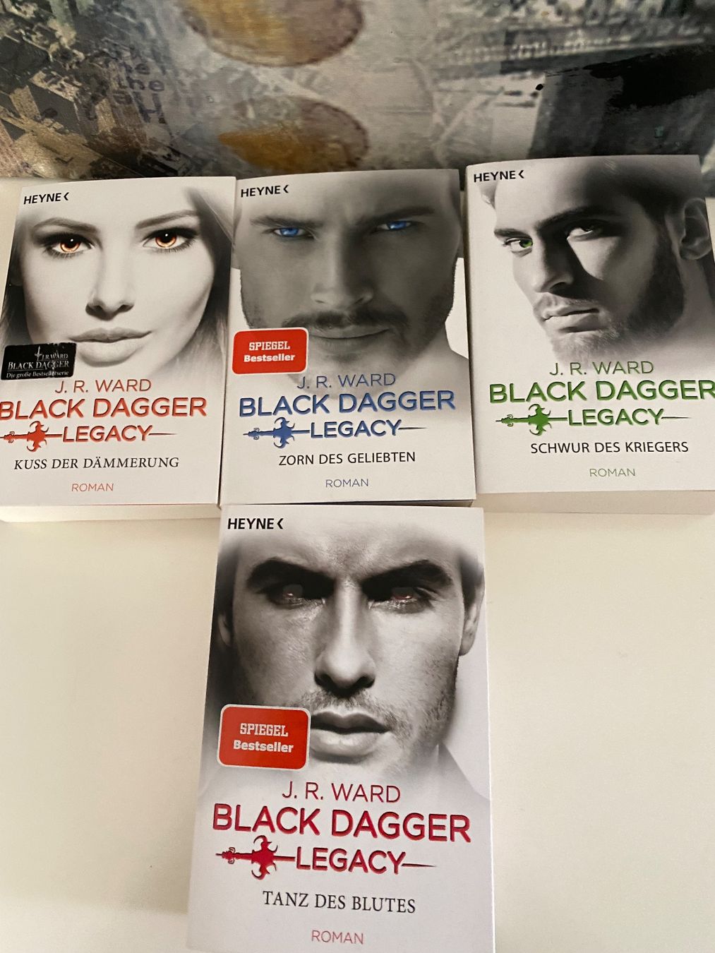 Libri: J.R. Ward Black Dagger Legacy Roman Bundle 4 Stk – Nuovo (secondo la descrizione) da Fällanden venduto da Maxim20