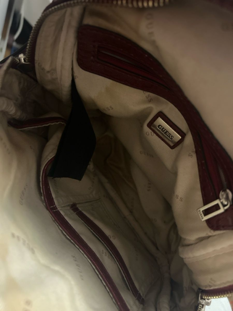 Zaini: Rucksack GUESS Damen bordeauxrot – Usato da Arlesheim venduto da cen_cdm5 1