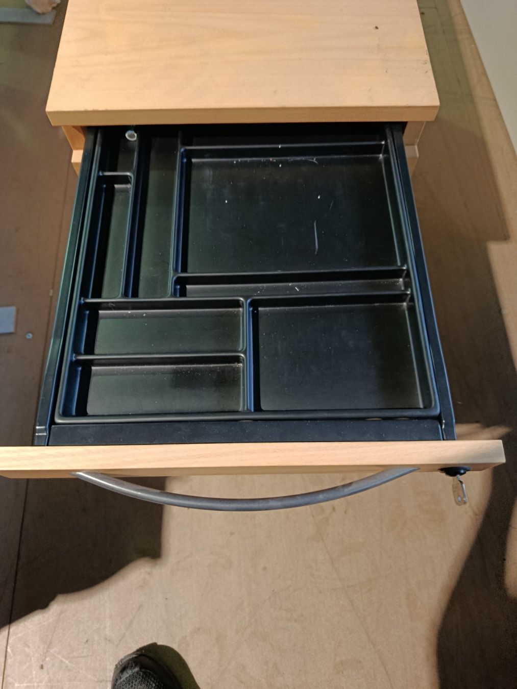 Korpus: Rollcontainer Holzoptik mit drei Schubladen gebraucht – Gebraucht aus Münchenstein von tsp01 2