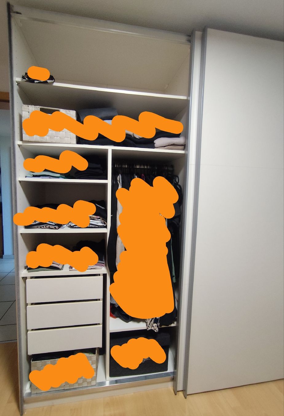 Armadi: Kleiderschrank mit Schiebtüren – Usato da Messen venduto da _Sari_15_ni 1