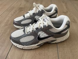 Nike Turnschuhe Gr. 38 NEU