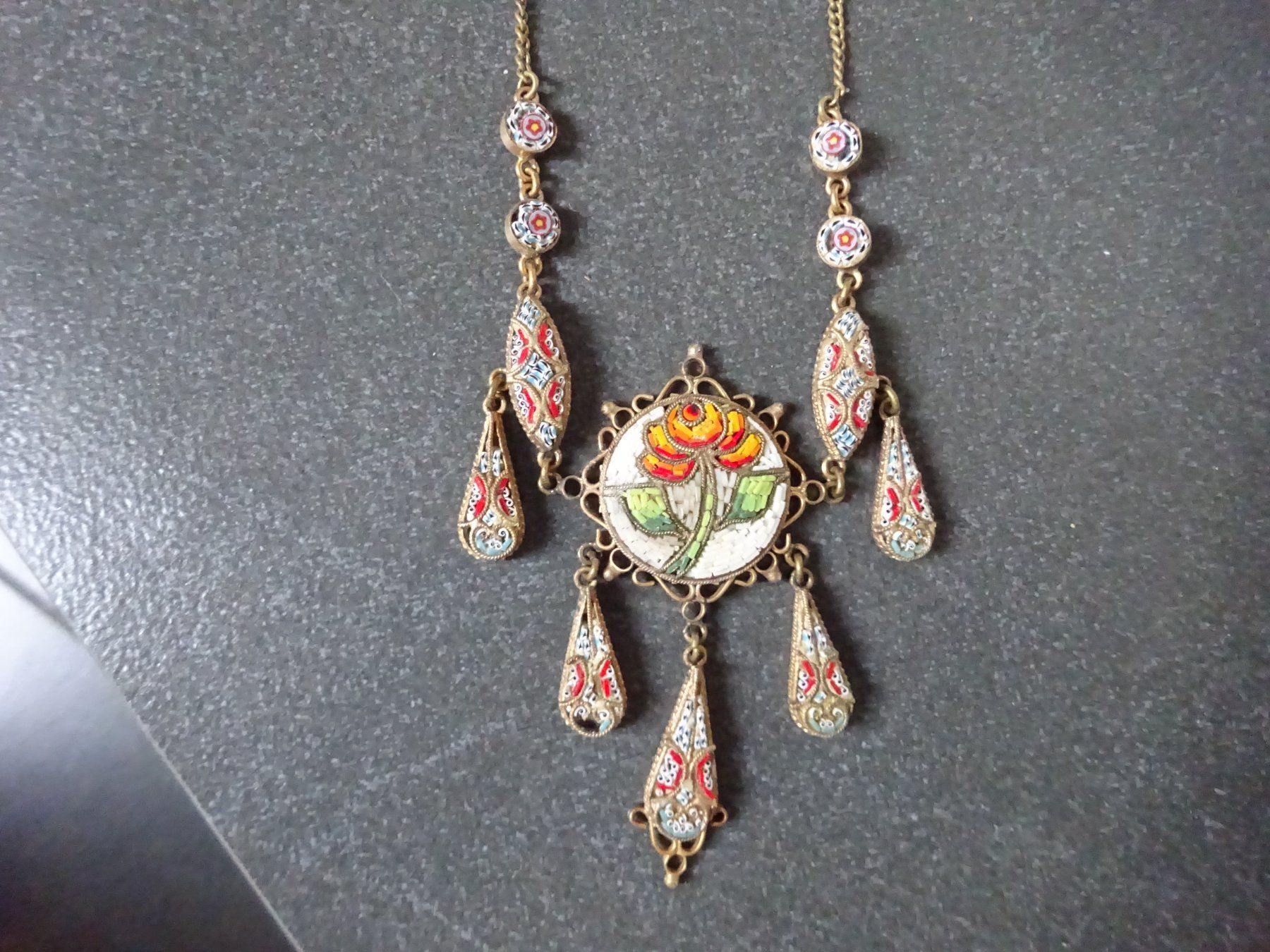 Catenine: Jugendstil Mikromosaik Kette – Usato da Esslingen venduto da FetteSchnecke