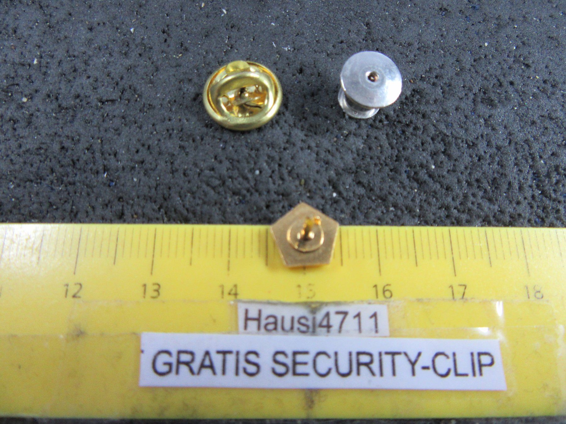 Chrysler Plaketten & Abzeichen: CHRYSLER AUTO LOGO WINZIG-KLEIN-FEIN GOLDIG PIN SECURITY-CLI – Gebraucht aus Ettingen von Hausi4711 1