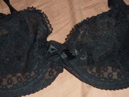 soutien gorge noir motif fleurs 85 D marque HUIT  femme