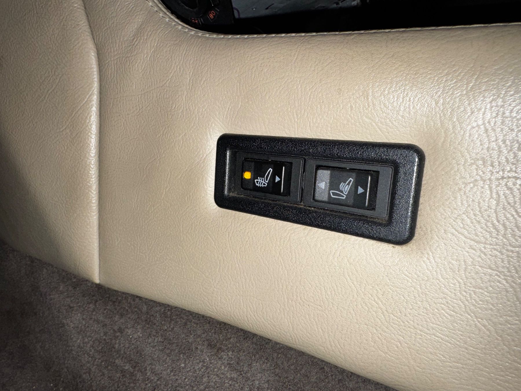 Jaguar Automobili: Jaguar XJS 5.3 V12 Cabrio 1990 mit Serviceheft – Usato da Schwyz venduto da Dreew 9