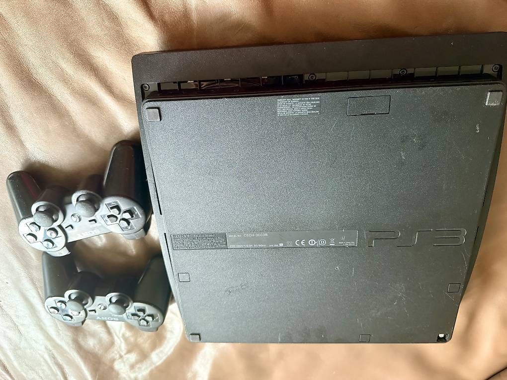 Sony Console: Sony PlayStation 3 Slim mit 2 Controllern – Usato da Walchwil venduto da JuliaMeldere 1