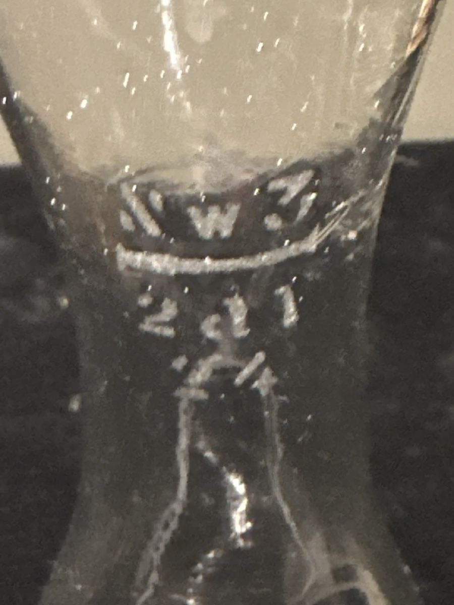 Glasi Hergiswil Carafes: Glaskaraffe 1924 mit Massskala, gereicht, Deko – D'occasion à Zürich par Chaeffeler 1