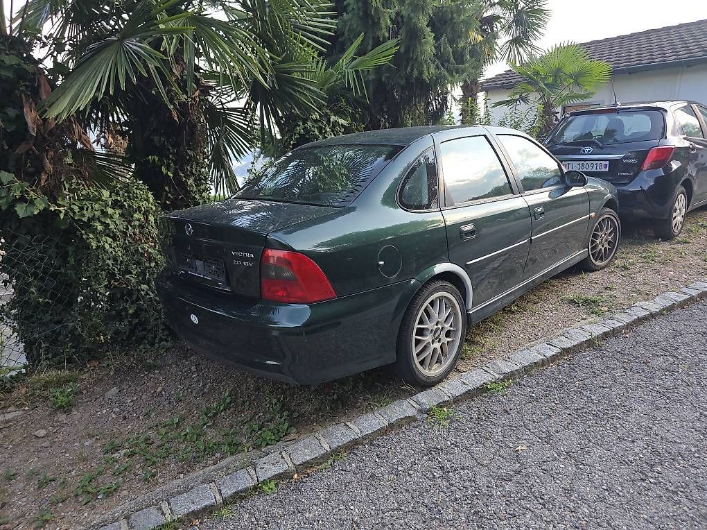 Opel Automobili: Opel Vectra 2.0 16v – Usato da Vernate venduto da asl_6kcc 1
