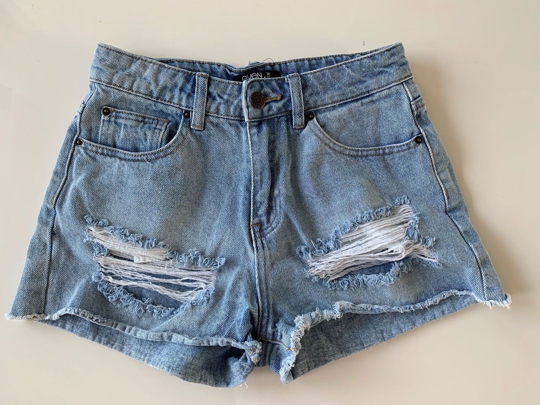 Jeans: Kurze Jeans – Nuovo (secondo la descrizione) da Hinwil venduto da liviipivii