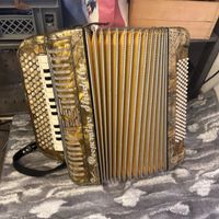 Goldene Stradella Ziehharmonika gross