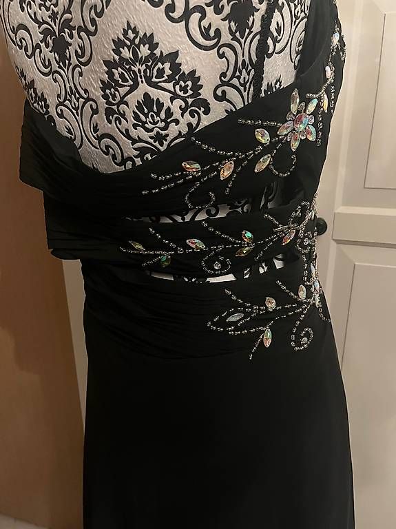Vestiti: Neu Abendkleid gr M schwarz – Usato da Neuenegg venduto da dur_b79r 2