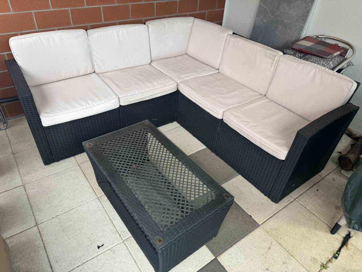 Divani: Gartenlounge schwarz mit passendem Glasstisch – Usato da Duggingen venduto da Kisha010 1