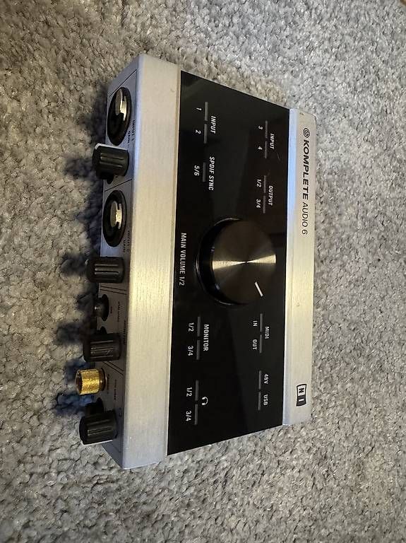 Equipement studio: Native Instruments Komplete Audio 6 USB-Audiointerface – D'occasion à Niederstocken par michel_jacqueline 3