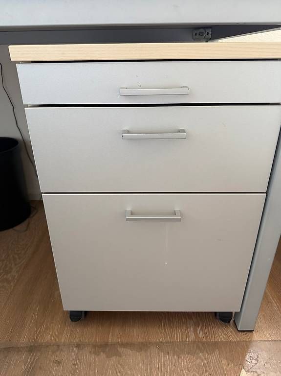 Scrivanie: Bürotisch mit Korpus – Usato da rothenburg venduto da sugusli66 2