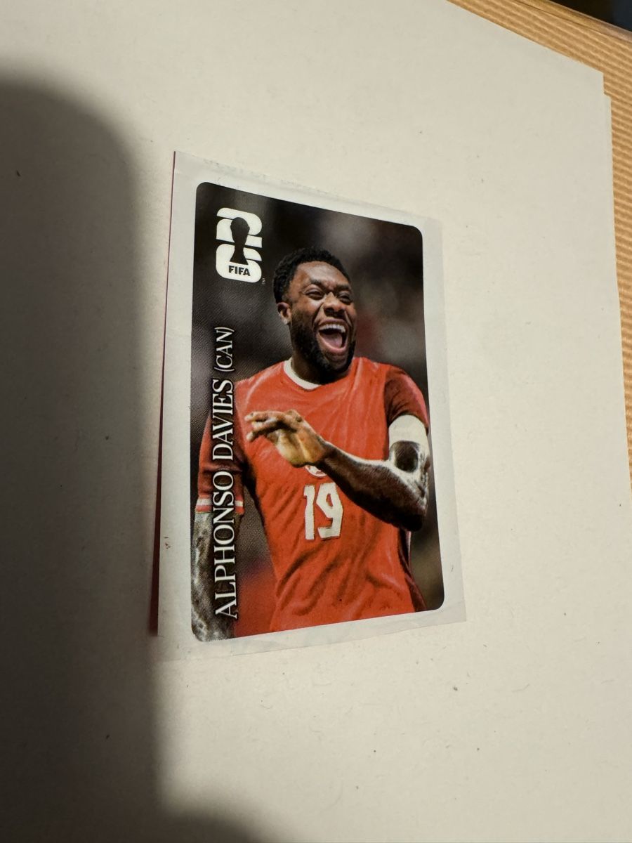 Coca-Cola Cartes à collectionner: Sticker Coca Cola Alphonso Davies – Neuf avec emballage d'origine à Lausanne par jano2904
