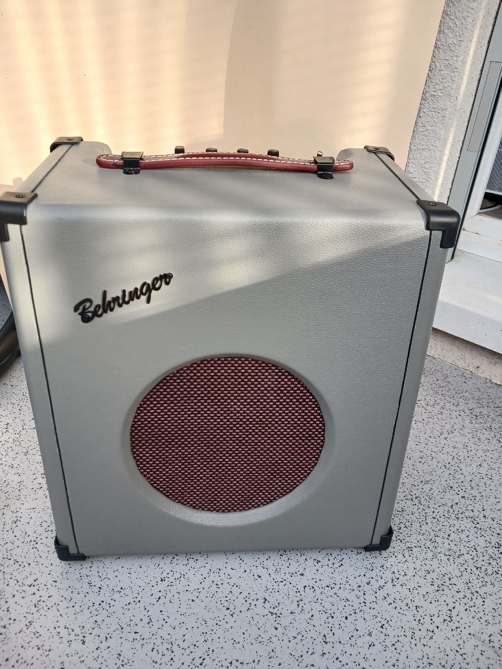 Behringer Amplificatori: Ampli bass Behringer Thunderbird B-108 customised – Usato da Penthalaz venduto da Allgoodsuisse 1