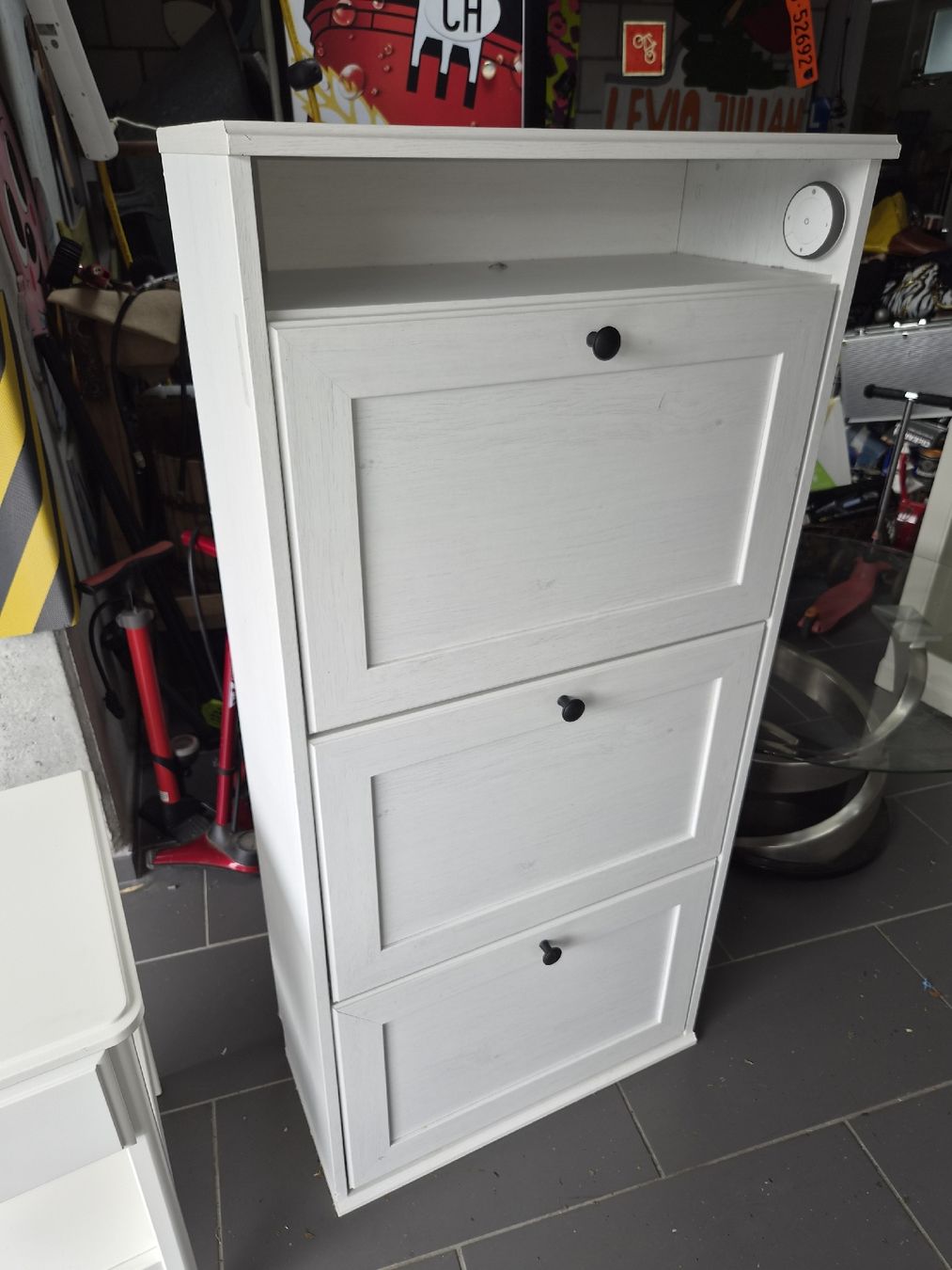 Schränke: Schuhschrank weiss mit 3 Klappen – Gebraucht aus Dürrenäsch von Uliu