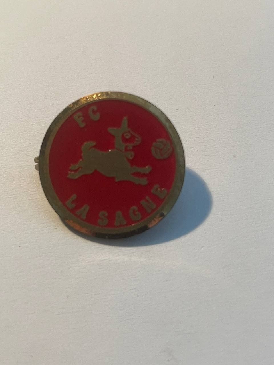 Placchette & Badge: 134. FC La Sagne – Usato da Luzern venduto da Irek 1