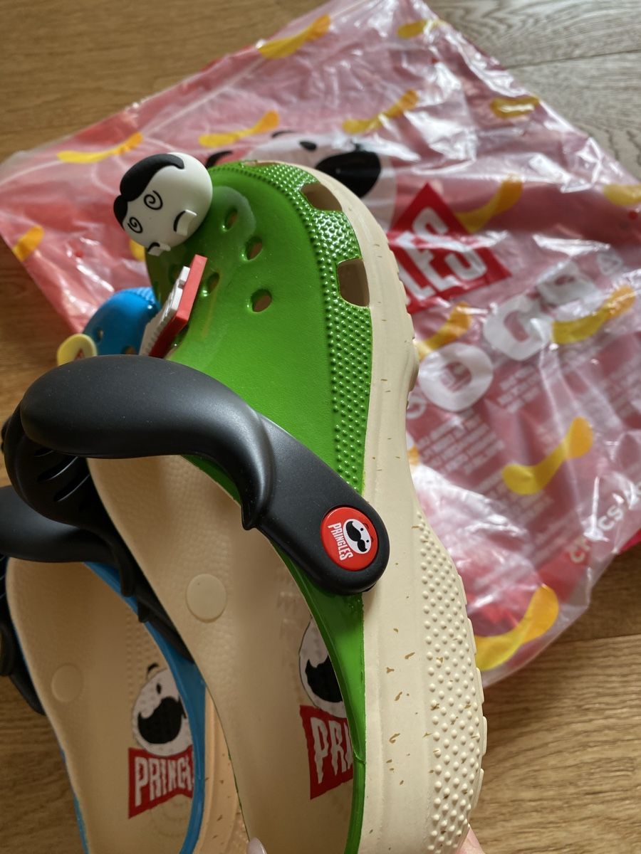 Crocs Scarpe da uomo: Pringles x Crocs Classic Clog Multi-Rayures Unisex 38/39 – Nuovo e nell'imballaggio originale da Celerina venduto da kika96f 1