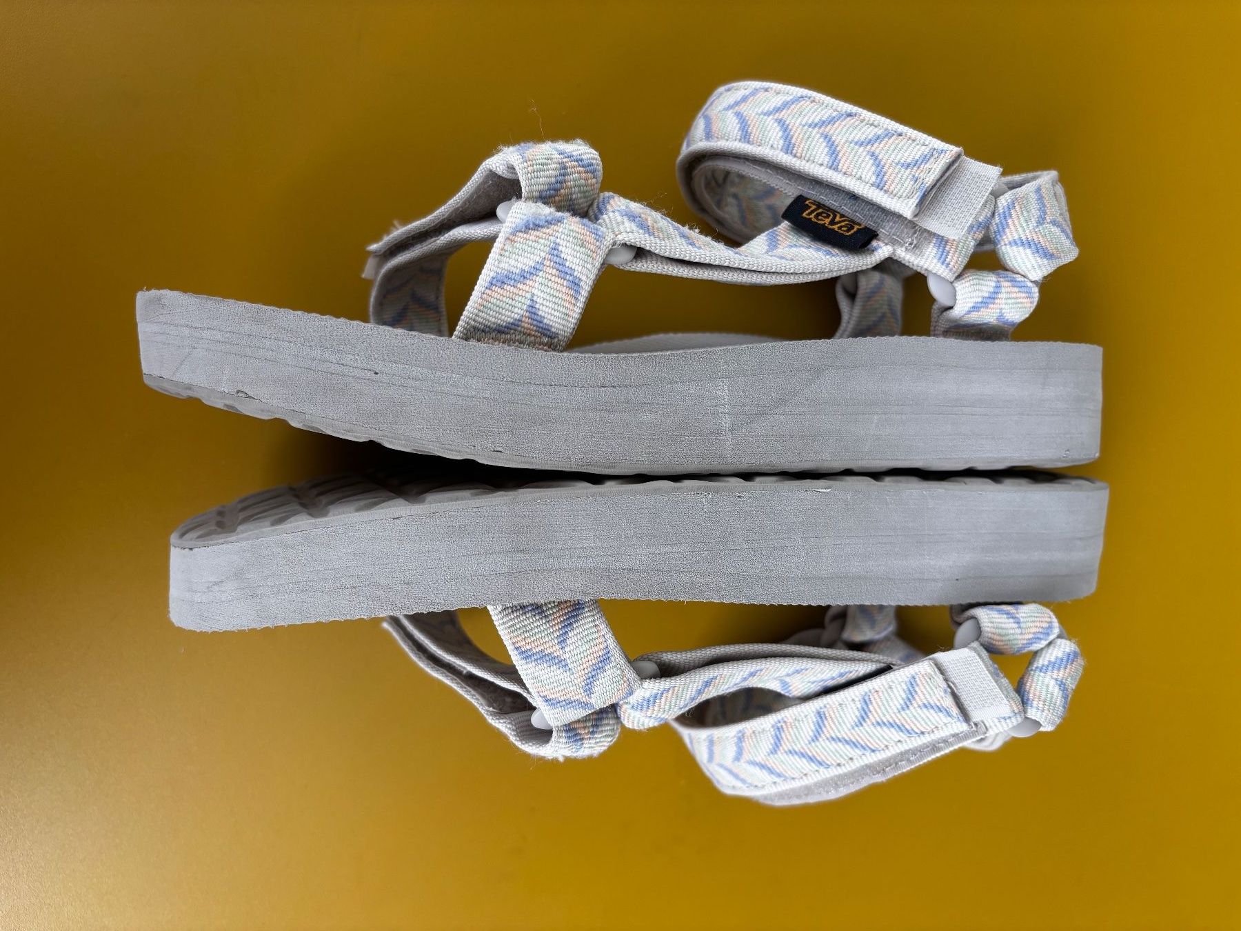Teva Damenschuhe: TEVA graue Sandalen mit dicker Sohle – Gebraucht aus Zürich von missmodernage 1