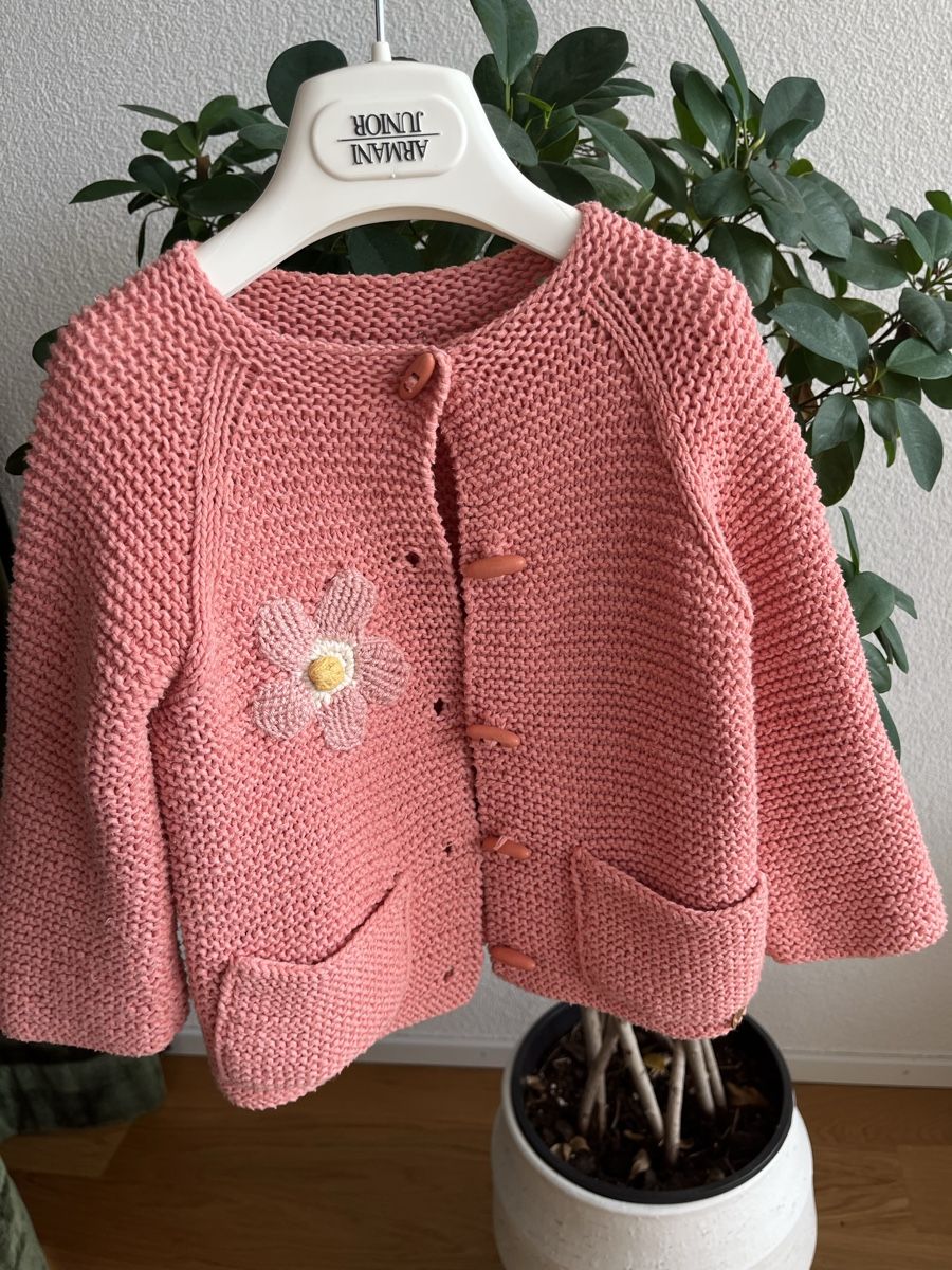 Maglioni & Felpe: Strickjacke mit Blume, Grösse 86-92! – Usato da Oberengstringen venduto da Baby_Fashion 4