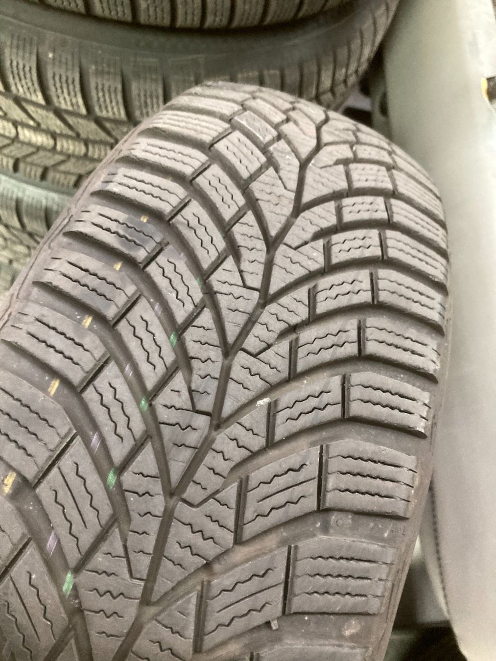 Continental Pneumatici & Ruote complete: 185/65R15 Winterpneu Continental – Usato da Cham venduto da WB2223 6