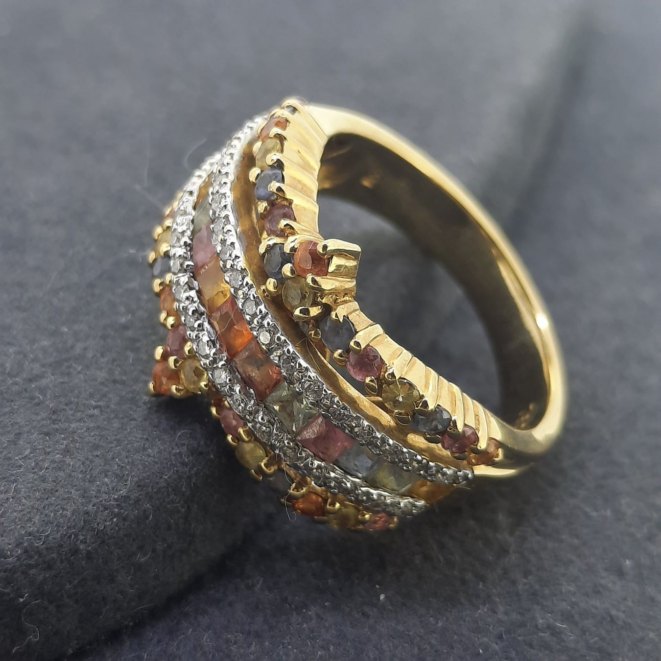 Anelli: Hochwertiger Goldring mit prächtigen Edelsteinen – Usato da Unterägeri venduto da Altgoldschmuck