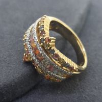 Hochwertiger Goldring mit prächtigen Edelsteinen