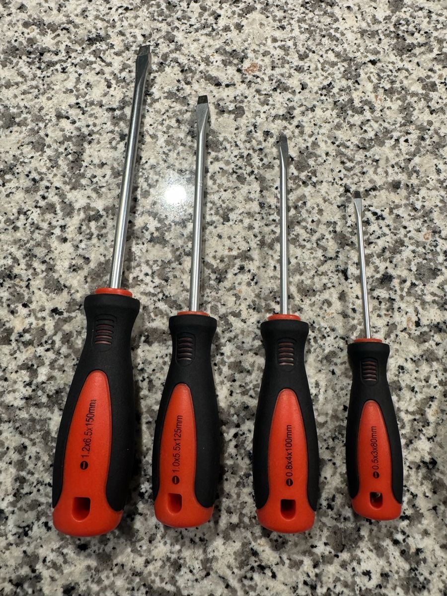 Tutti gli attrezzi: Screwdriver set / Schraubendreher x 8 – Usato da Thalwil venduto da amy_pjw 1