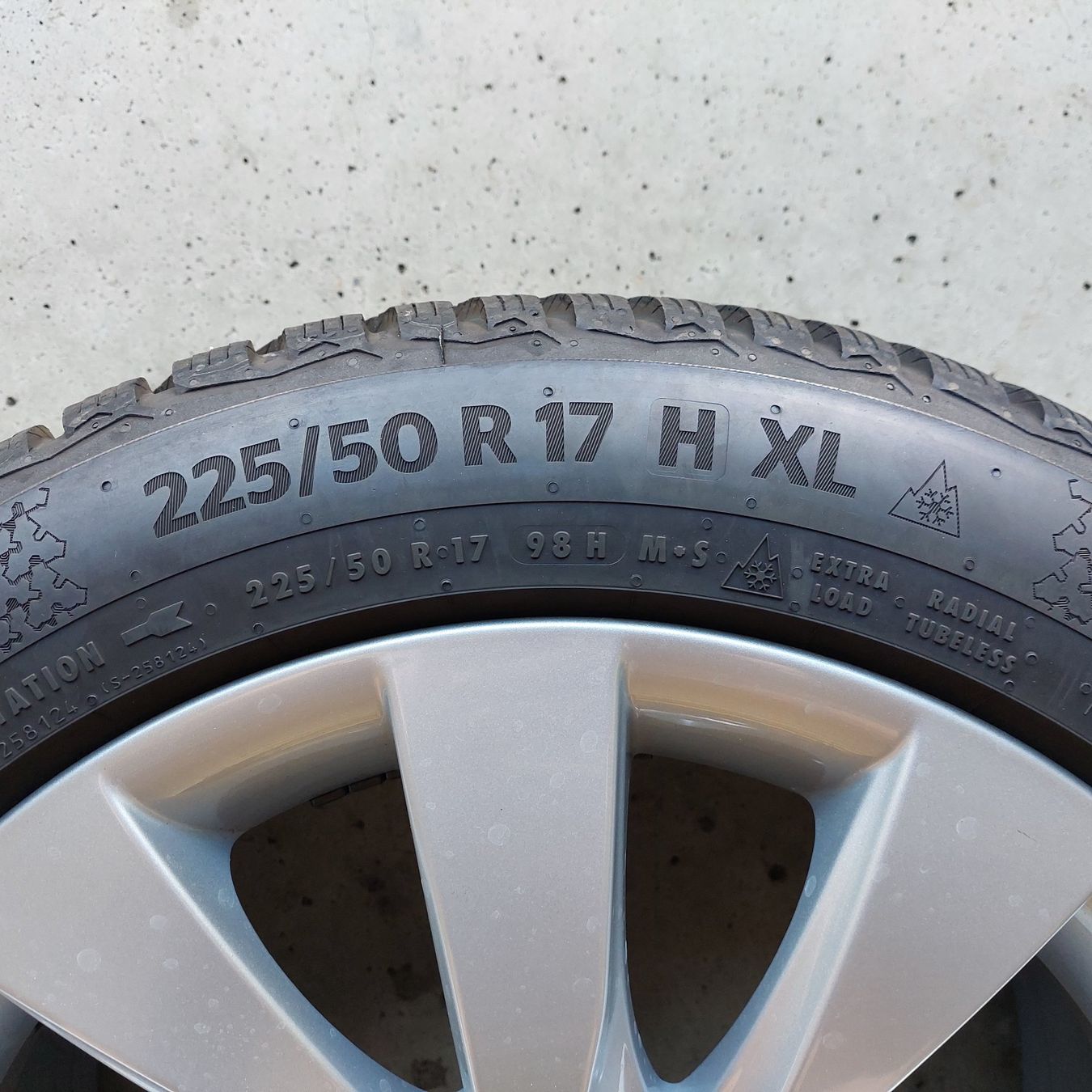 Continental Pneumatici & Ruote complete: 4 Komplettwinterräder BMW mit RDS – Usato da Arisdorf venduto da speedee18 5