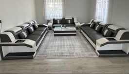 Moderne Ledersofas mit Couchtisch Stilvolles Set in Schwarz