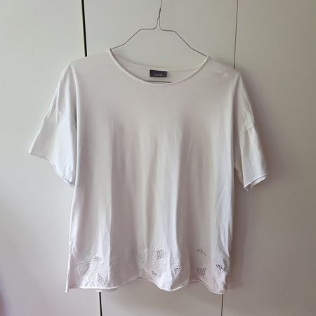 T-Shirt weiss mit Stickmuster Blumen unten / L / C&A