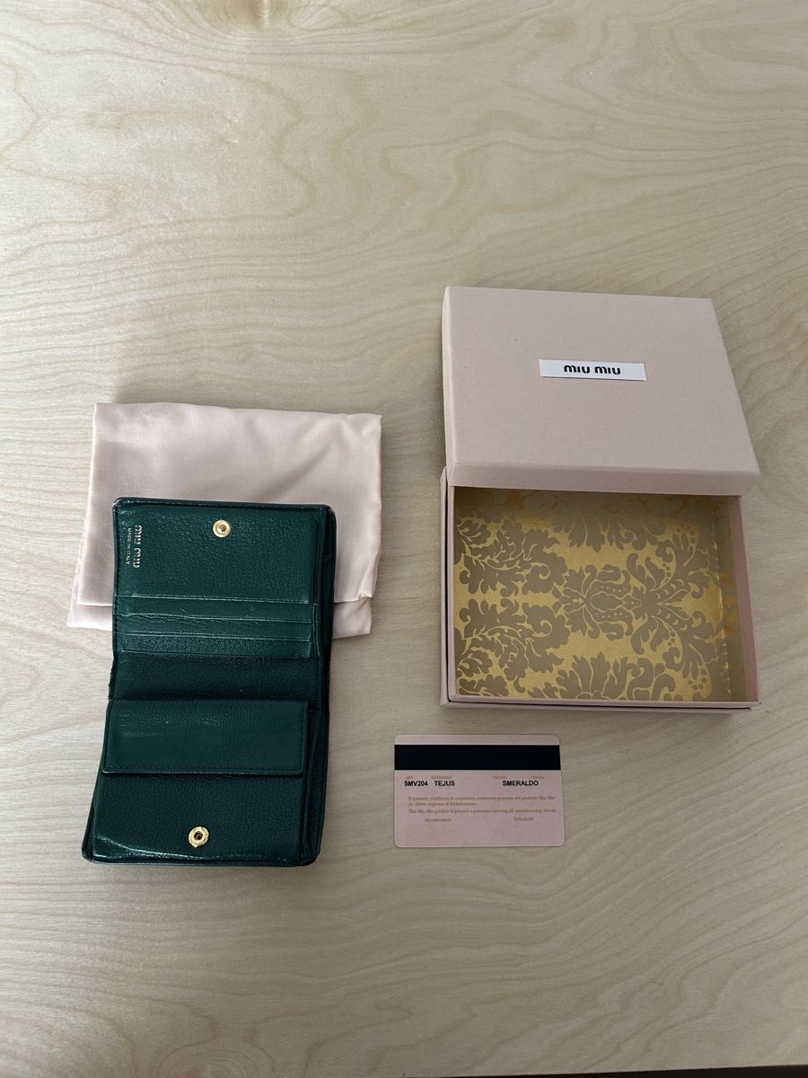 Miu Miu Portemonnaies: Porte monnaie Miu Miu vert émeraude  – D'occasion à Lausanne par liu7 2
