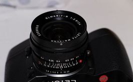 Leica R8 + objectif 24 mm + Grip Battery + Bracelet Artisan