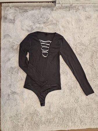 Schwarzer Body mit Glitzer/Steinen M