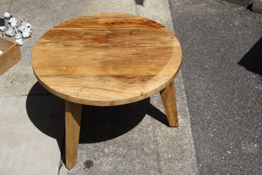 KLEINER RUNDER HOLZTISCH SALONTISCHLI Kaufen auf Ricardo