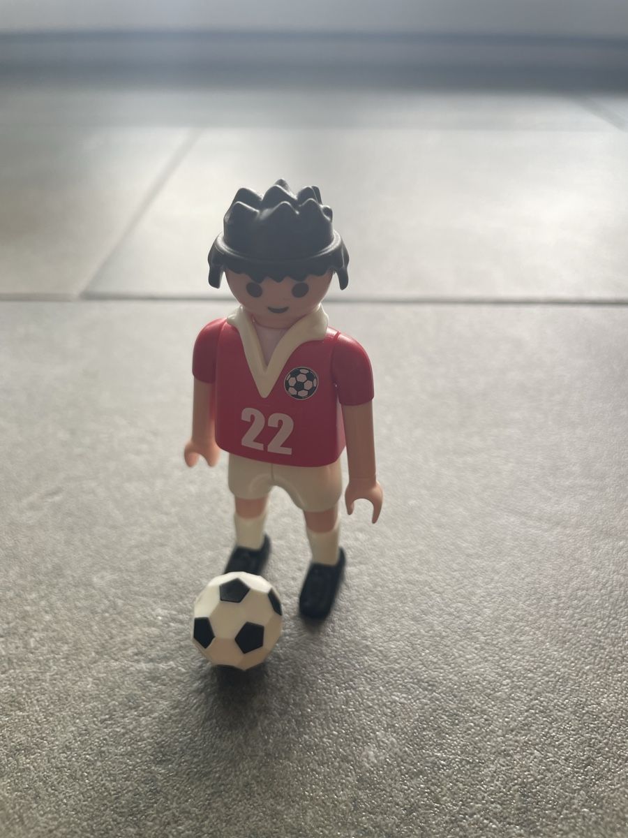 Playmobil Spielzeuge: Playmobil Fussballer Figur – Gebraucht aus Pfäffikon ZH von d_buchmann