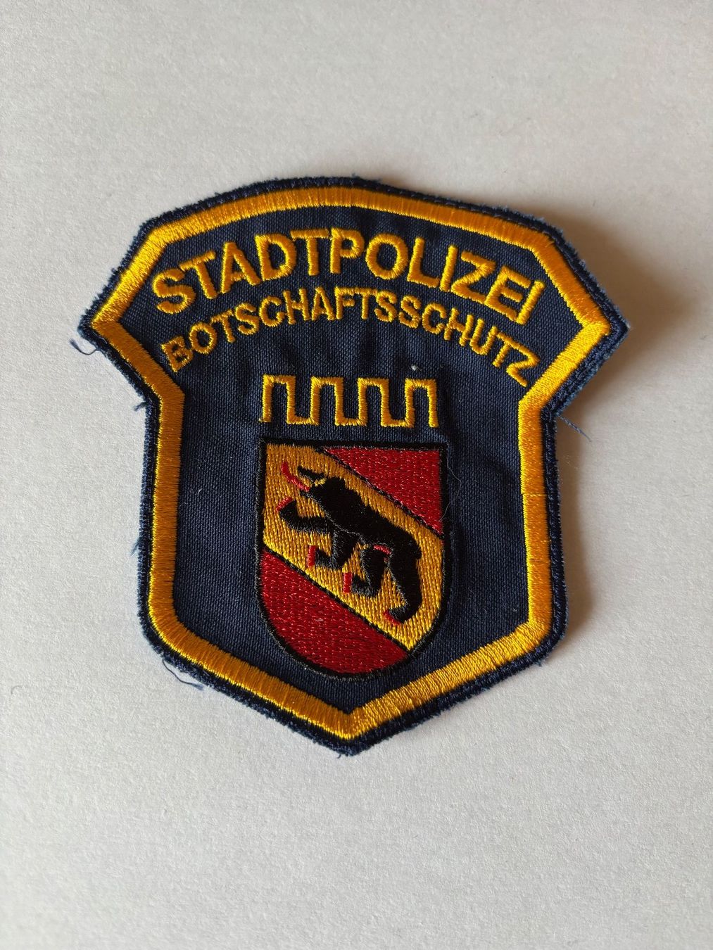 Toppe: Original Stadtpolizei Botschaftsschutz Patch – Usato da Salvenach venduto da Haeseli59