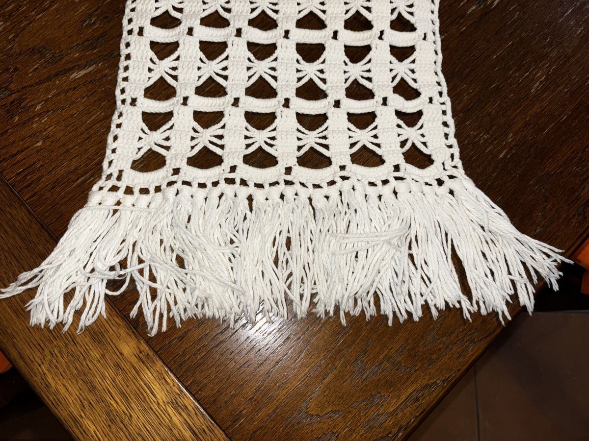 Tutte le decorazioni: Jetée de table blanche crochetée – Usato da La Russille venduto da Festler 2