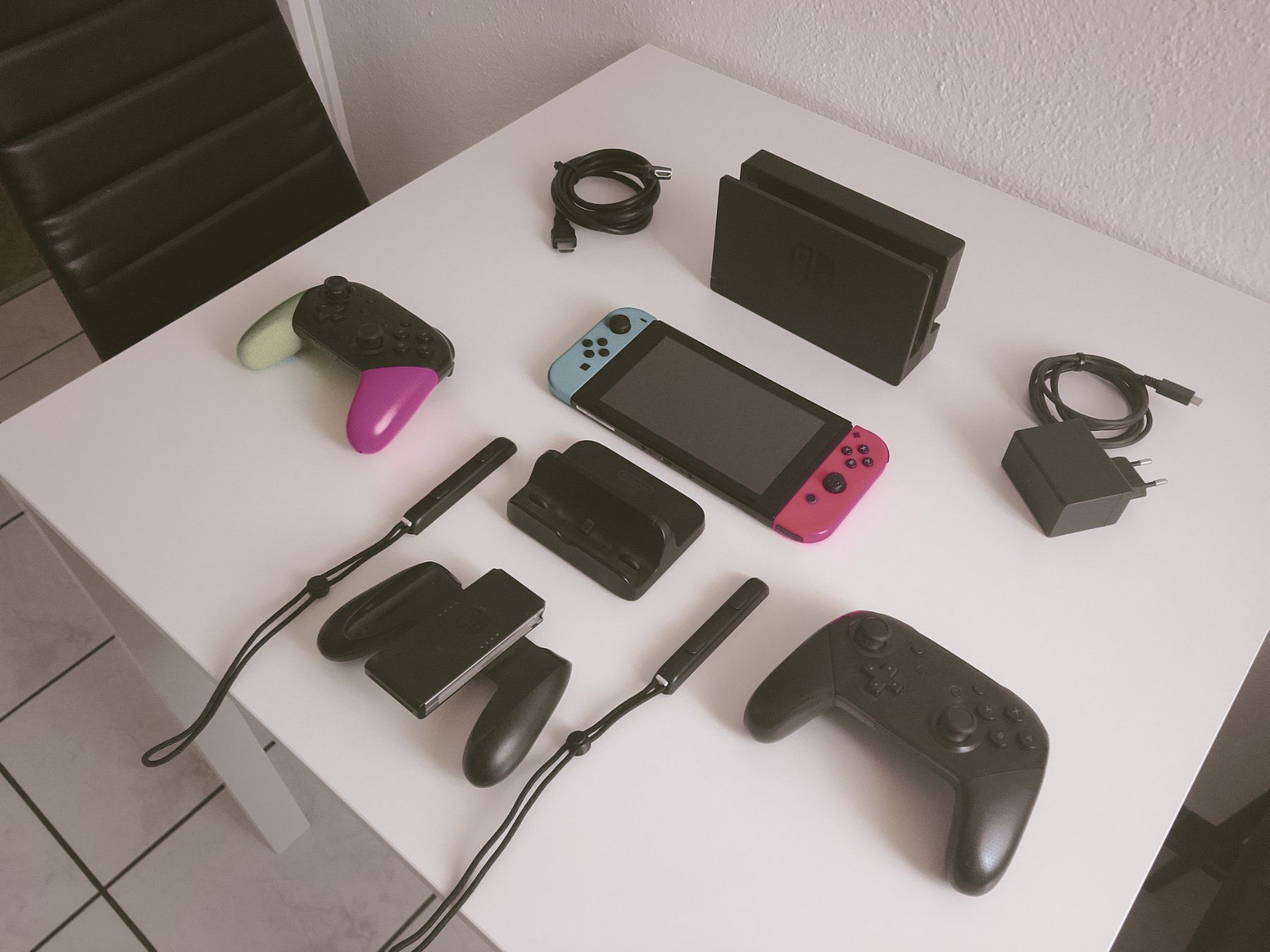 Nintendo Console: Nintendo Switch Rot/Blau – Nuovo (secondo la descrizione) da Niederbipp venduto da DeeJayEroo 6