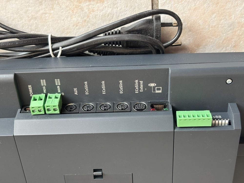 Esu Modellini di ferrovie: ESU 50200 Ecos 2 command station digital mit Soft 4.3.3 – Usato da Hauterive NE venduto da eriamch 2