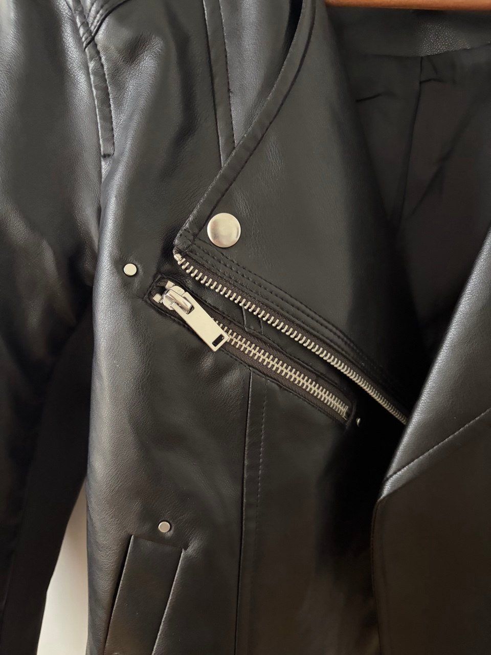 Vero Moda Giacche: Vero Moda Kunstlederjacke – Nuovo (secondo la descrizione) da Neuenegg venduto da rom_2gwp 3